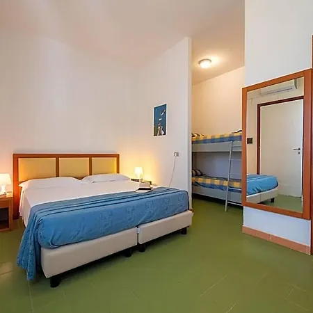 Hotel Mira